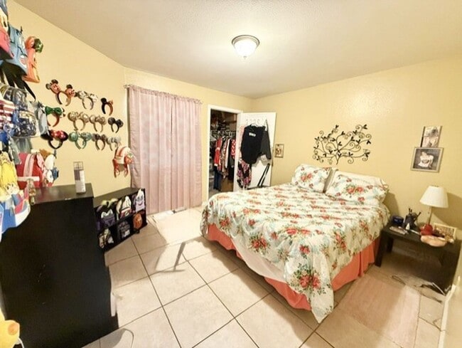 Foto del edificio - Two  bedroom and two bathroom condo with lakeview balcony