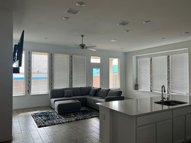 Foto del edificio - 1120 Canuela Way