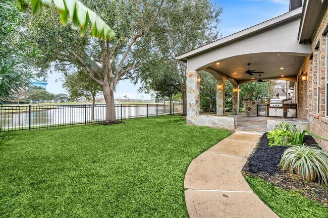 Foto del edificio - 2117 Quiet Falls Ln