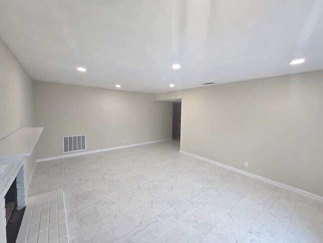 Foto del edificio - Large Corner Unit: 3 Bedroom, 3 Bath Home,