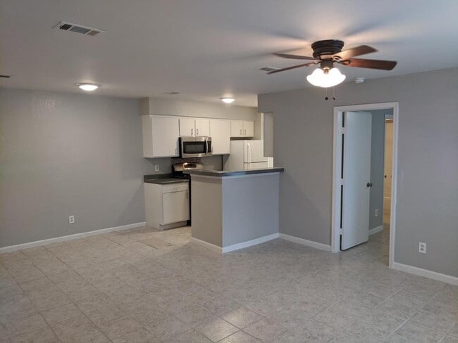 Building Photo - 5817 Spring Meadow Rd