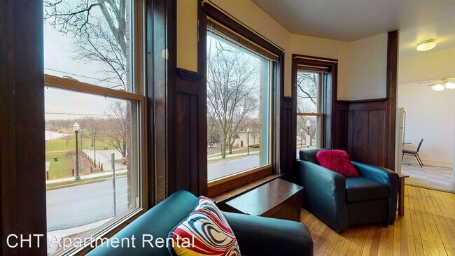 Foto del edificio - 2 br, 1 bath Apartment - 151 E. Gilman St
