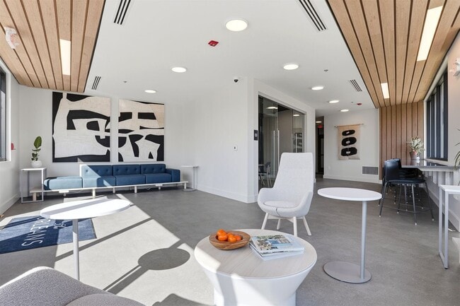 Resident Lounge - The Orleans