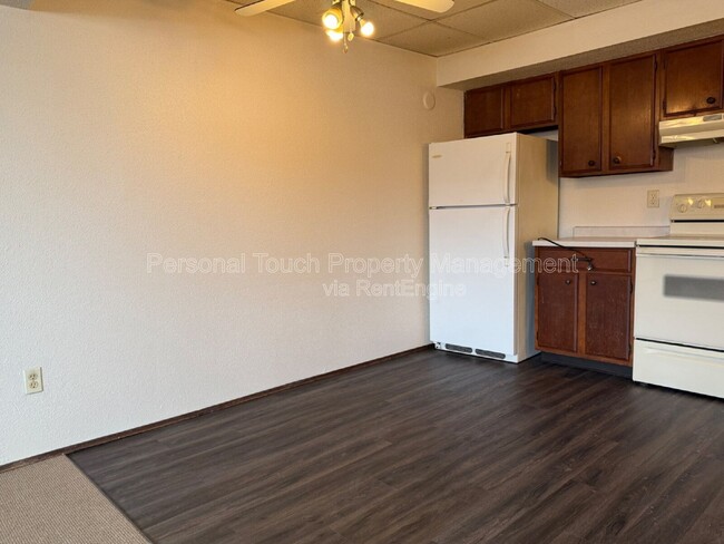 Building Photo - 911 Western Rd