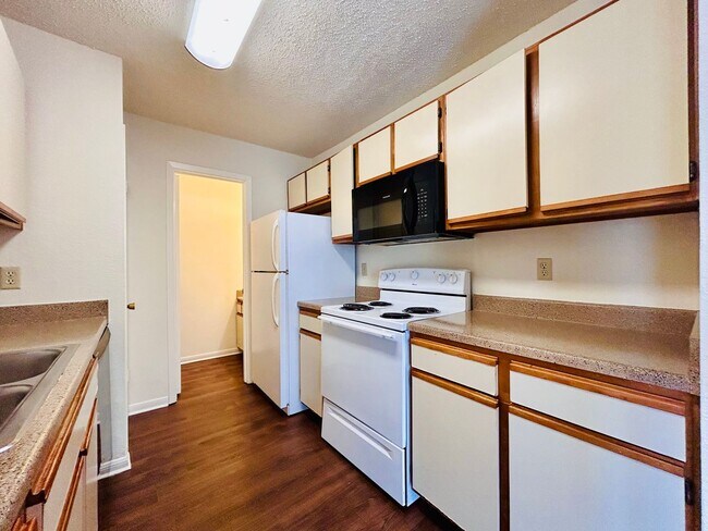 Building Photo - 8904 Schick-