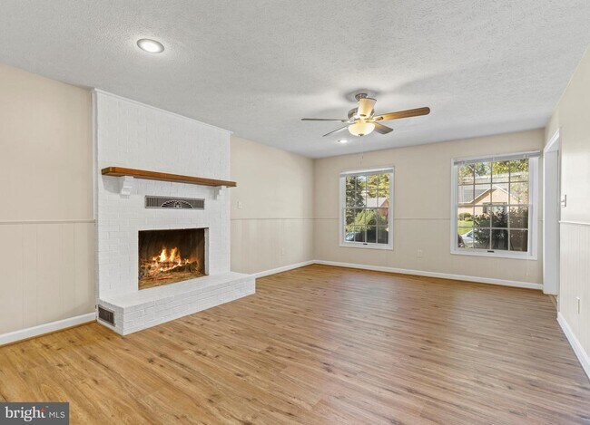 Building Photo - 724 Treys Dr