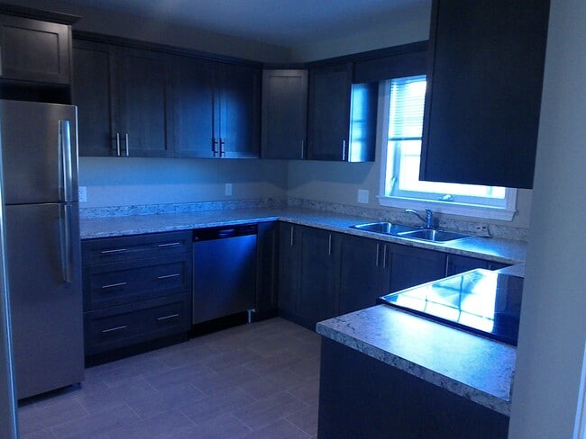 Building Photo - 620 Squires St