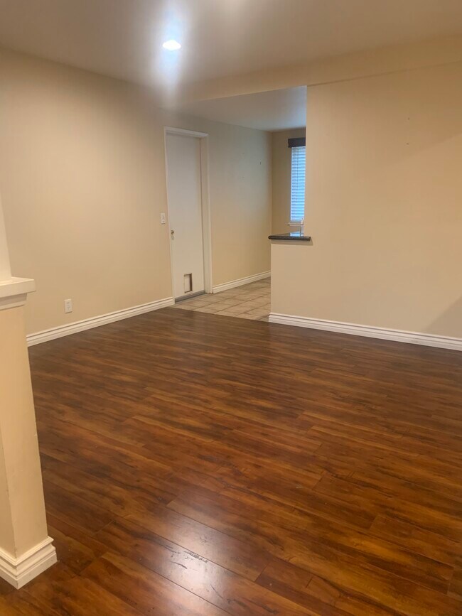 Building Photo - 944 Eastglen Dr