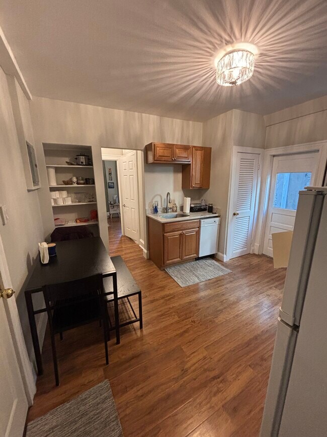 Building Photo - 220 Hanover St