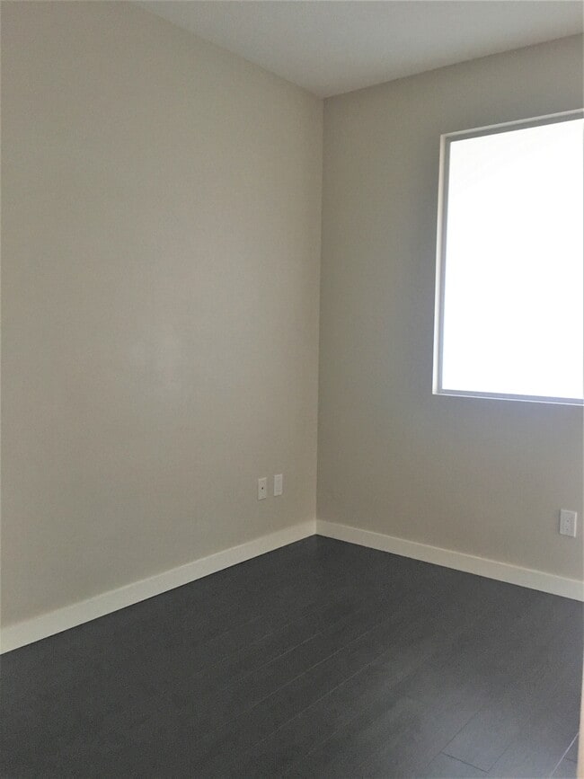 Photo du bâtiment - 138 W 1st Ave