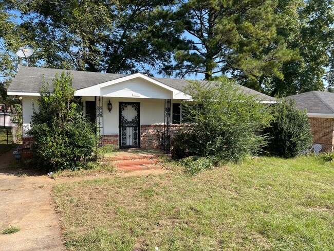 3 Bedroom, 1 Bathroom. Available March! - 3 Bedroom, 1 Bathroom. Available March! House
