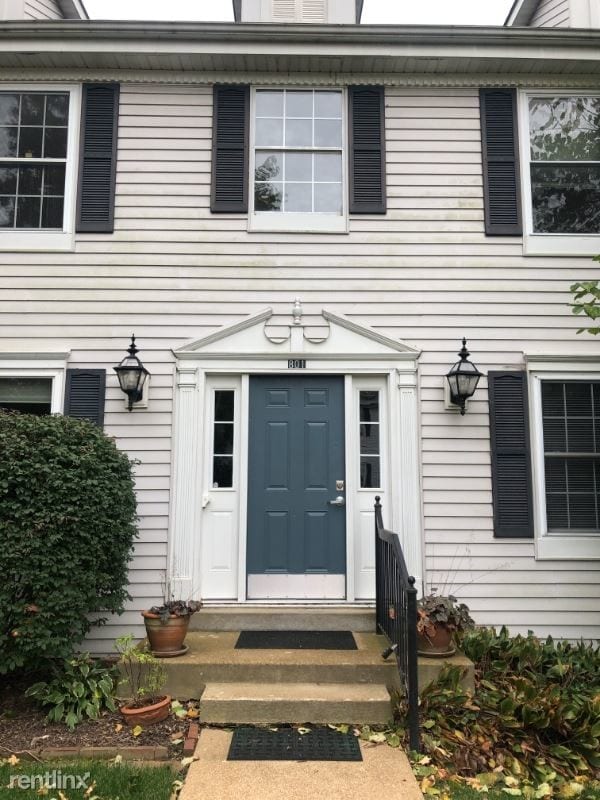 Building Photo - 2 br, 1 bath Condo - 801 N. Hanley B Unit B