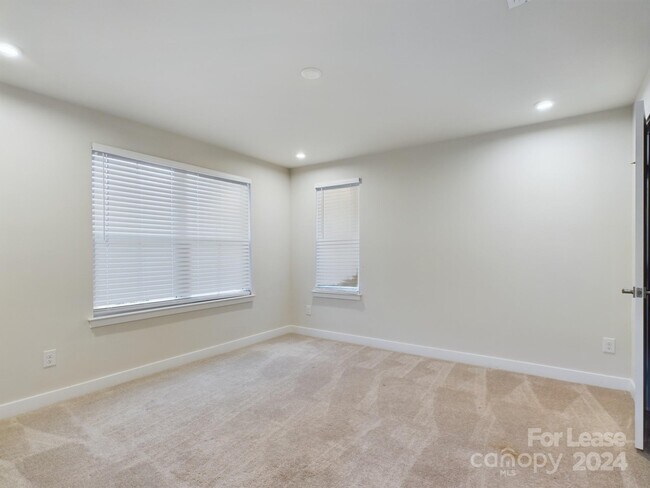 Foto del edificio - 9765 Oaklawn Blvd NW