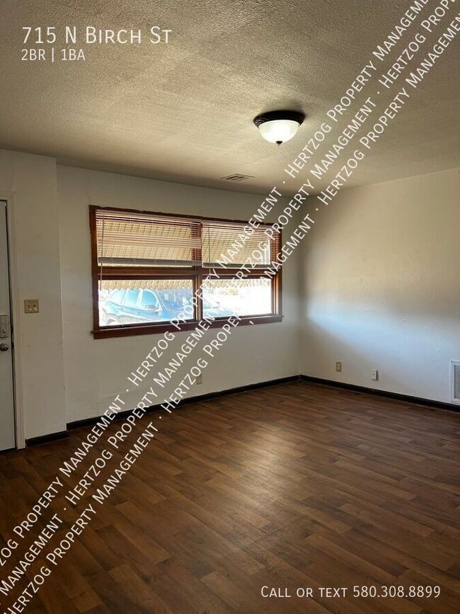 Foto del edificio - 715 N Birch St