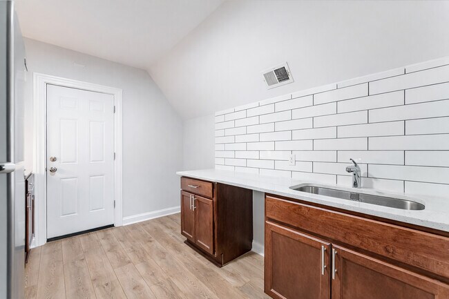 Building Photo - 6337 W Patterson Ave