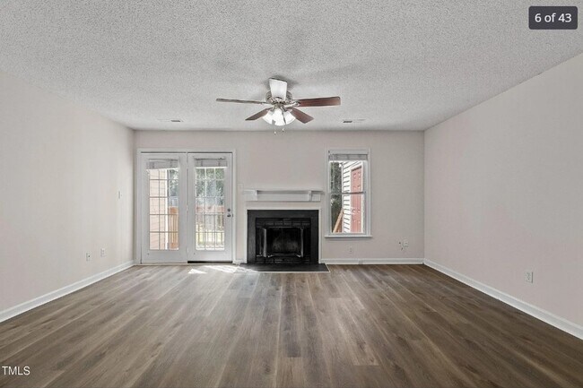 Foto del edificio - 4658 Fawnbrook Cir