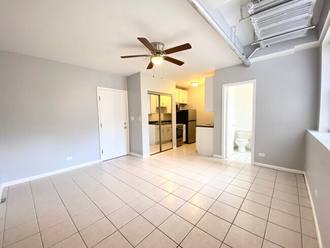 Foto del edificio - 4241 N Kenmore Ave