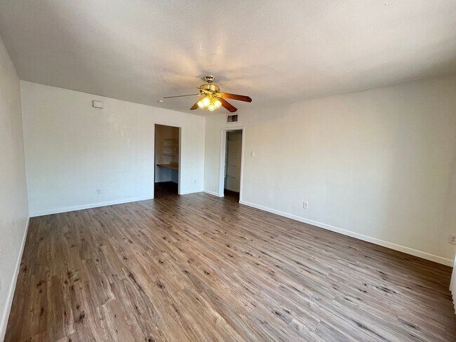 Foto del edificio - No Hoa! Single Story House with 4 Bedrooms 2 Bathrooms!