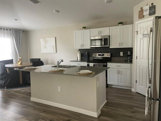 Building Photo - 5365 Maddie Dr