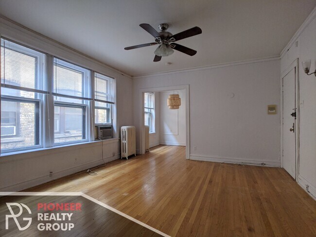 Building Photo - 432 W Surf St