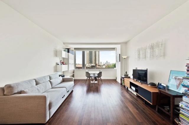 Foto del edificio - 1 bedroom in Forest Hills NY 11375