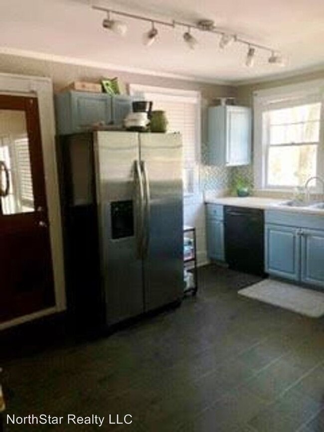 Building Photo - 3 br, 2 bath House - 1414 Roseland Dr