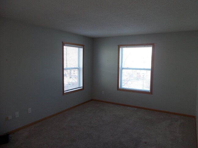 Building Photo - 3 Bedroom, 1 Bathroom Home.
