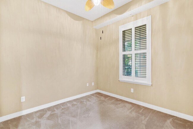 Building Photo - 160 Pantano Cay Blvd