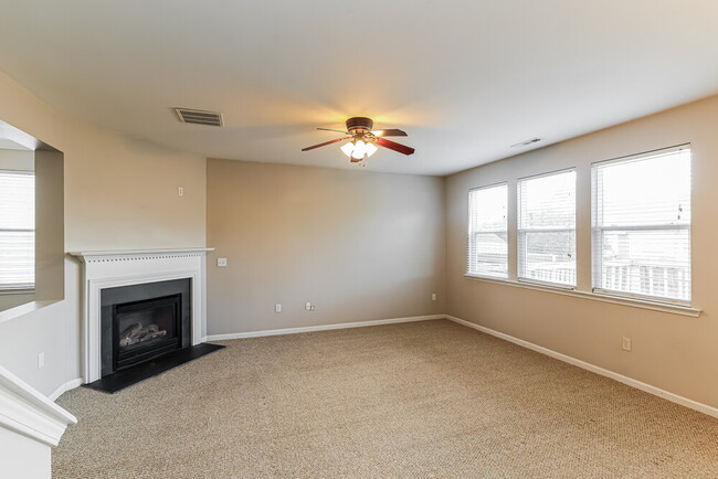 Building Photo - 136 Maple Hill Dr