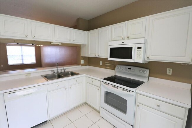 Foto del edificio - 2276 Lake Woodberry Cir