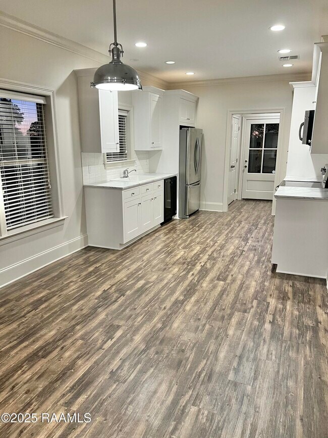 Foto del edificio - 1317 Creighton Broussard Rd