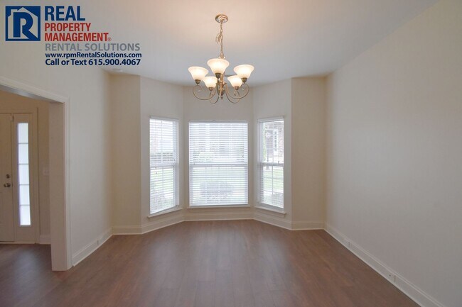 Foto del edificio - Great 3bd 2.5ba townhome in Murfreesboro! 2 car carport! washer/dryer included!