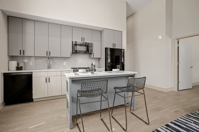 Building Photo - Big Sky Flats