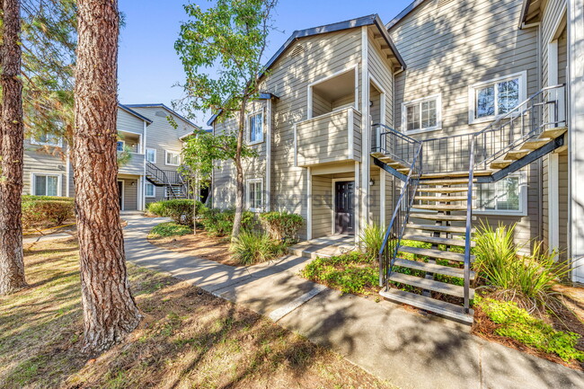 Building Photo - 630 Canyon Oaks Dr
