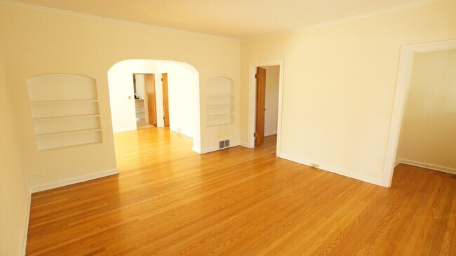 Building Photo - 1310 Wilmette Ave