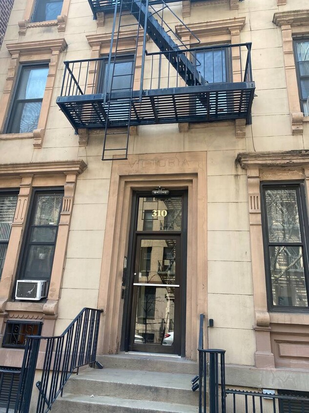 Primary Photo - 310 E 85th St