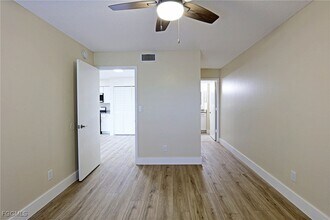 Building Photo - 5331 Summerlin Rd