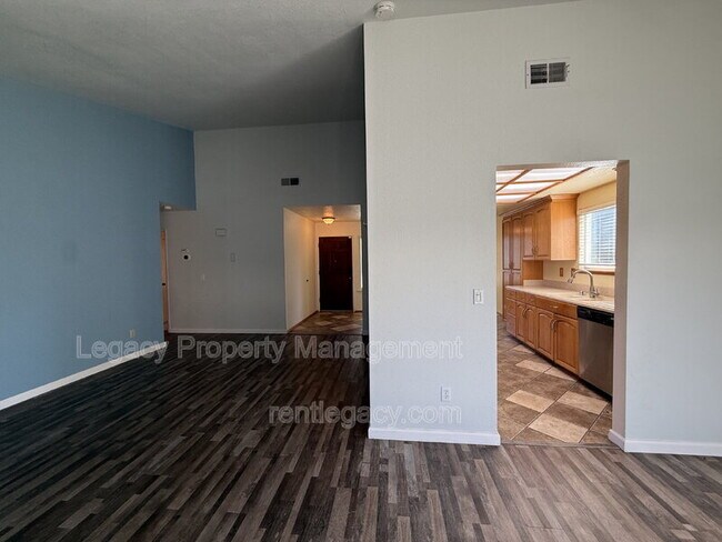 Foto del edificio - 4901 Adorn Ct