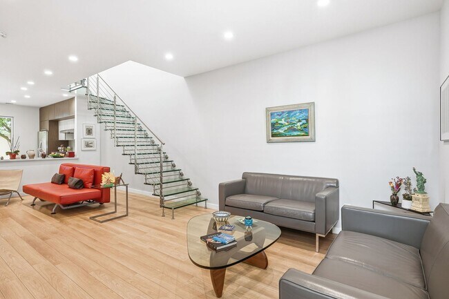 Foto del edificio - Stunning 3-Bedroom Home in a Prime Mountain View Location with Top-Rated Los Altos Schools!