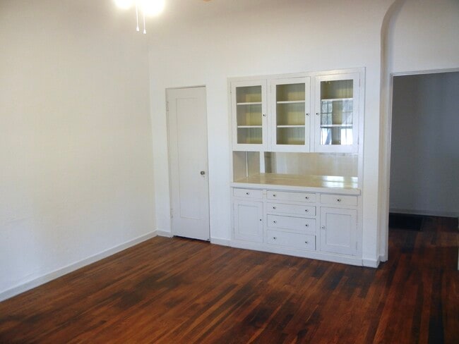 Building Photo - 4736 Franklin Ave