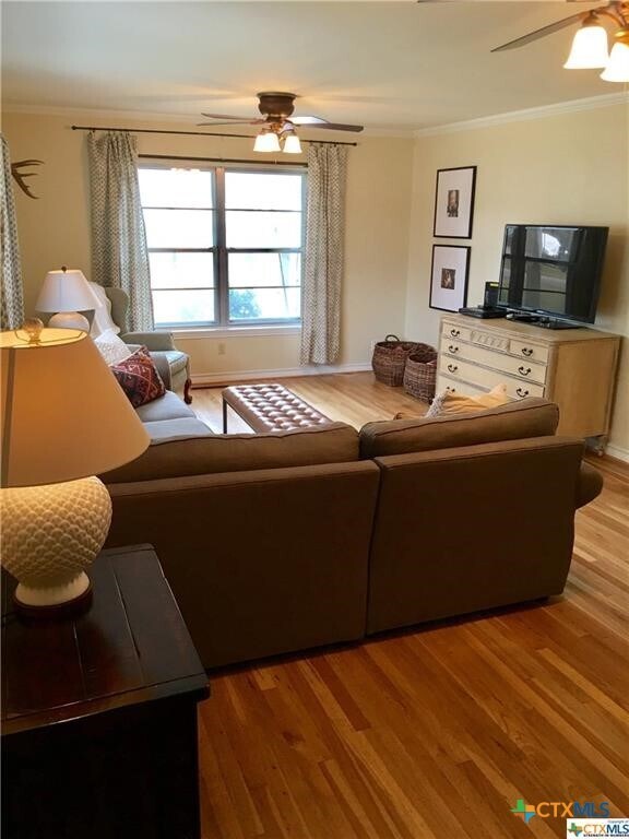 Foto del edificio - 890 Laurel Ln