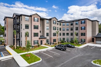 Building Photo - Lamplighter Legacy