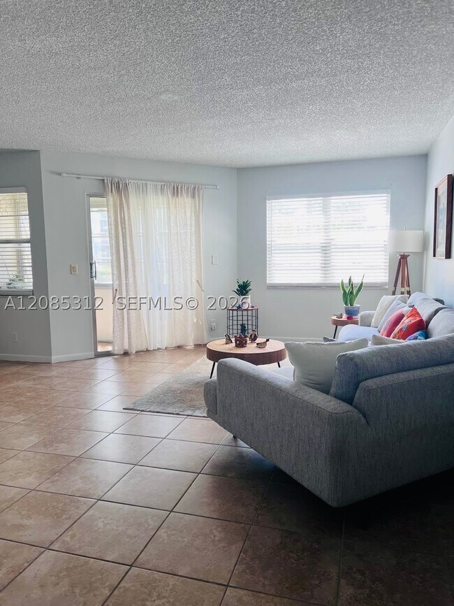 Building Photo - 12500 SW 5th Ct