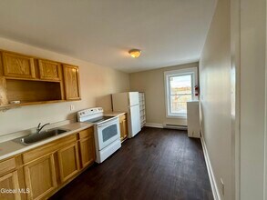 Building Photo - 751 Hudson Ave