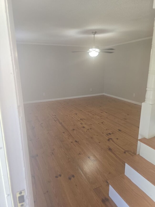 Building Photo - 3 bedroom 2 bath house Oak Grove Area