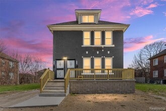 Building Photo - 3217 Elmhurst St