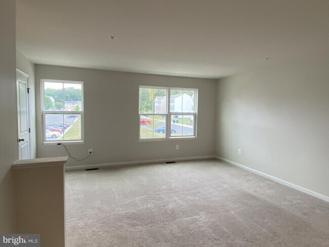 Building Photo - 44 Honeylocust Cir