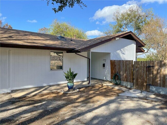 Building Photo - 2304 Trailside Dr