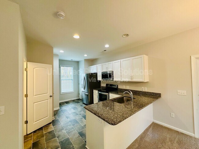 Building Photo - 1301 Putnam Dr