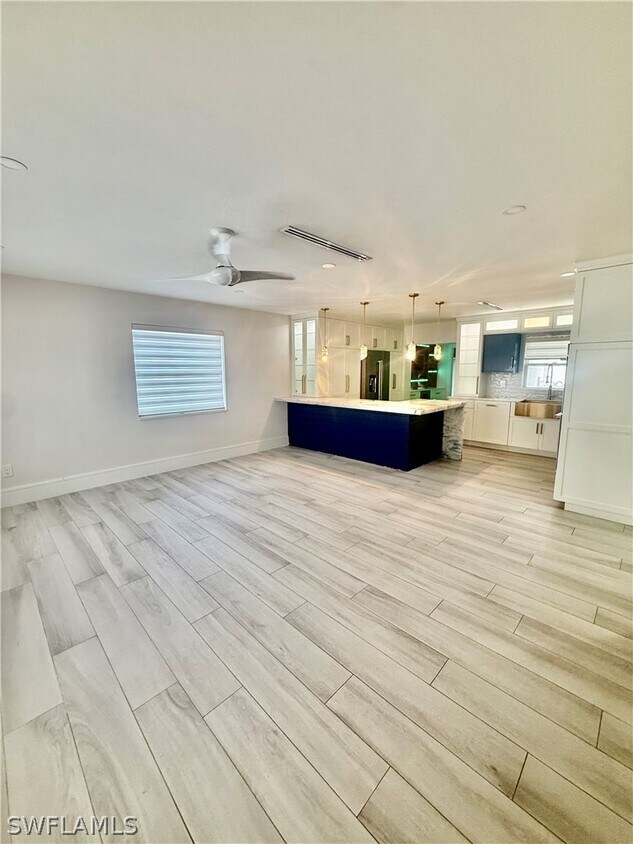 Foto del edificio - 733 Pine Cone Ln